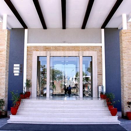 Continent Hotel Nawanshahr Nawāshahr Extérieur photo