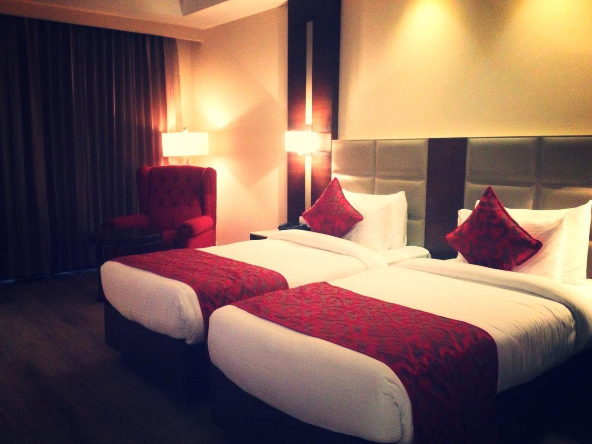Continent Hotel Nawanshahr Nawāshahr Extérieur photo